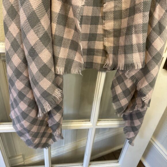 Buffalo Plaid Sleeveless Open Front Cardigan Asymmetrical Hem One Size Pink Grey - Picture 6 of 9